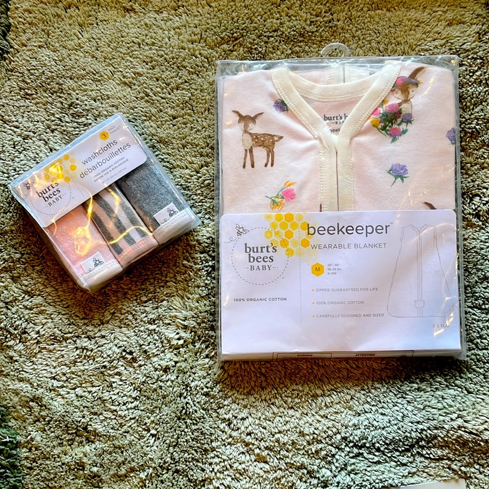 NWT - Burt’s Bee - Washcloths + Wearable Blanket Sleep Sack (Beekeeper) M .5 TG